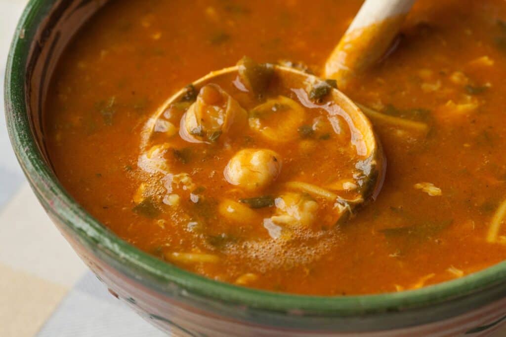 Pratos Vegetarianos em Marrocos: Guia Completo da Gastronomia Sem Carne Harira sem Carne