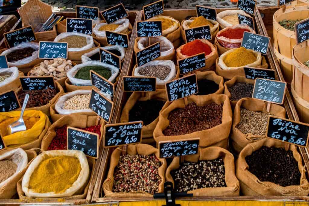 Tour Gastronômico em Fez: Uma Imersão Autêntica nos Sabores do Marrocos História das Especiarias em Fez