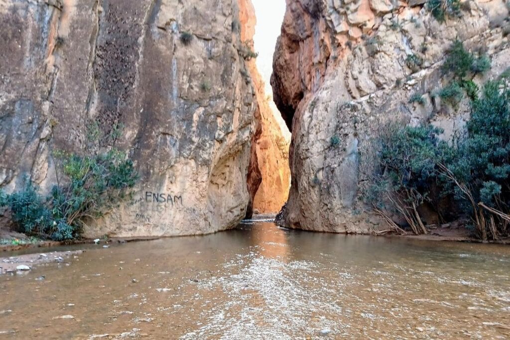 Rafting e Tubing em Marrocos: Aventuras Aquáticas Inesquecíveis no Coração do Atlas Rio Ahansal