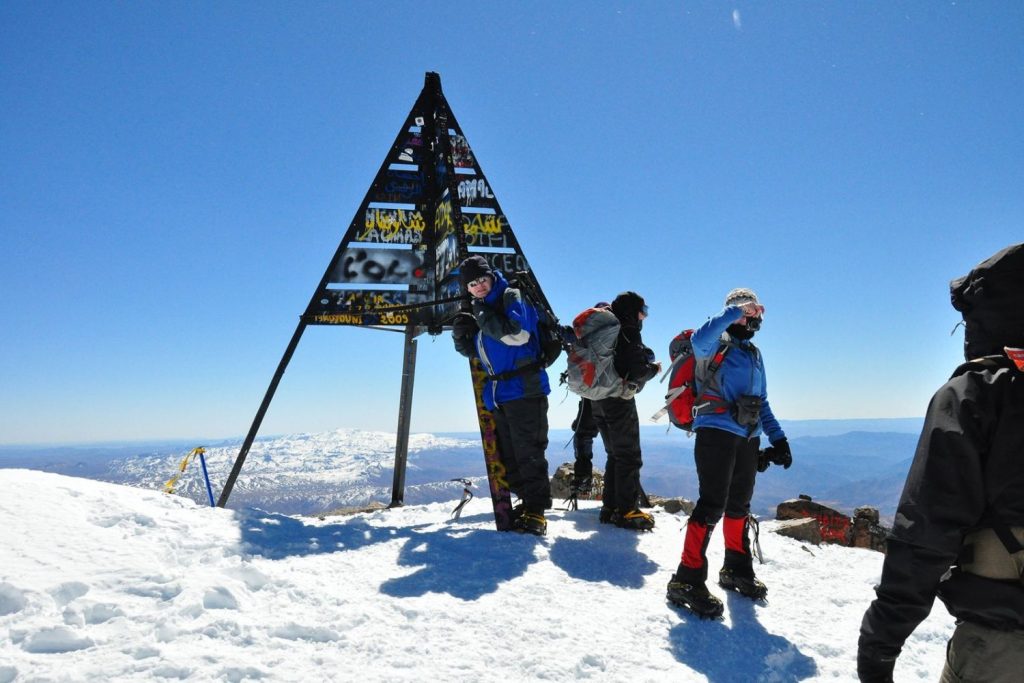 Trekking em Toubkal: Guia Completo para Subir o Pico Mais Alto do Norte da África Trekking em Toubkal